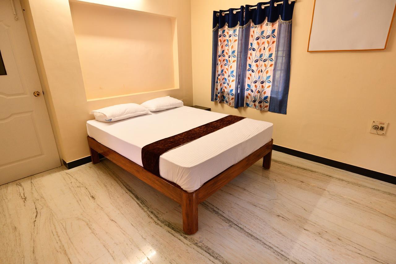 Sri Ranga Krupa Hotel Tiruchirappalli Bagian luar foto