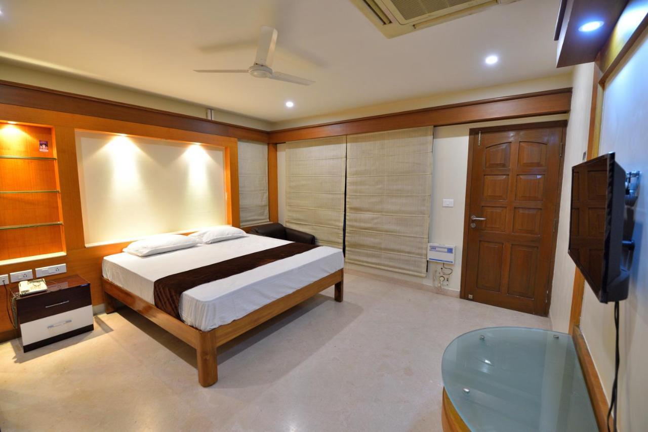 Sri Ranga Krupa Hotel Tiruchirappalli Bagian luar foto